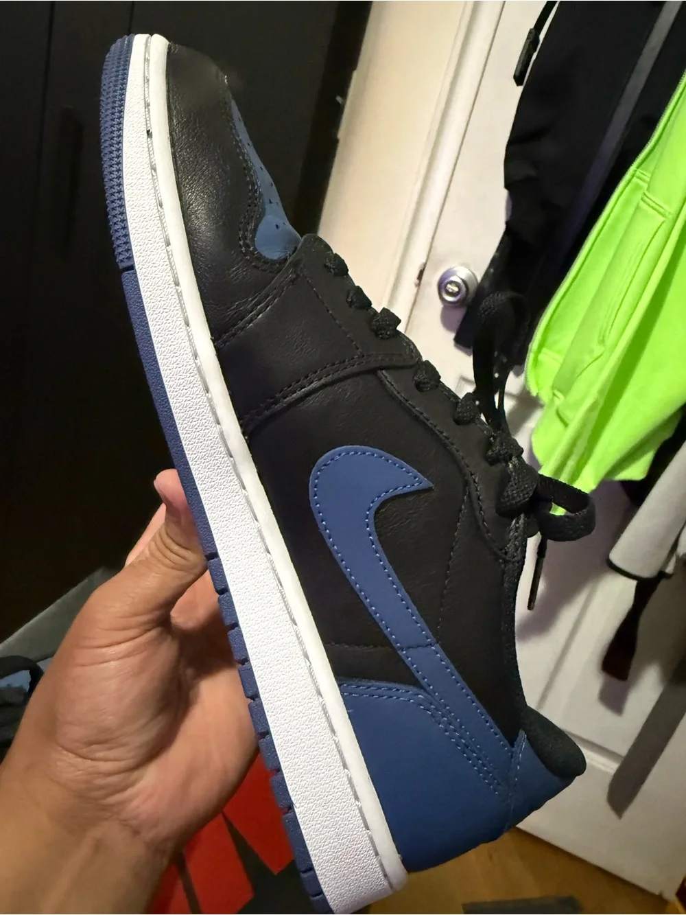 Jordan Men's Black and Blue Low-Top Sneakers